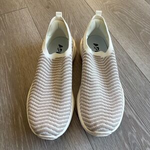 APL TechLoom Womens Beige Herringbone Slip On Traveler Sneaker Size 7.5 $280 NEW